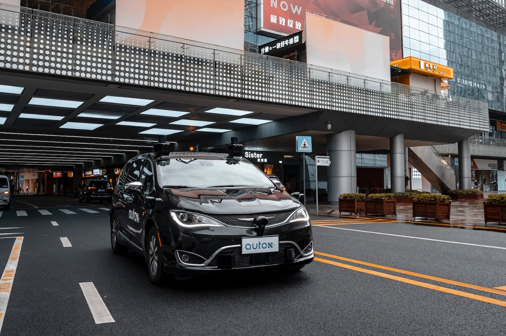 AutoX's total testing area reaches 1,000 square kilometers.