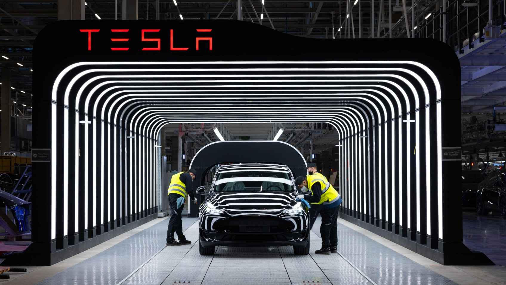 After obtaining final environmental approval, Tesla's Berlin factory in Germany began feverishly recruiting.