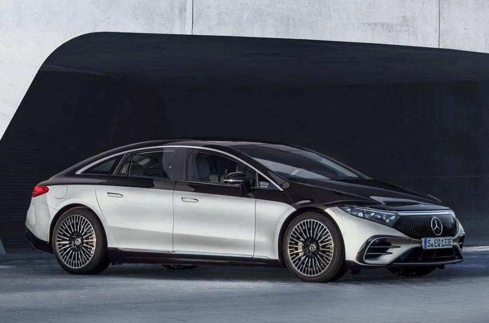 Mercedes-Benz debuts L4 autonomous driving: €1 million most expensive electric vehicle showcases luxury "AI valet parking".