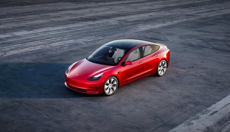 Tesla quarterly deliveries of 310,000 vehicles break record, triple the sum of Weilai's total.