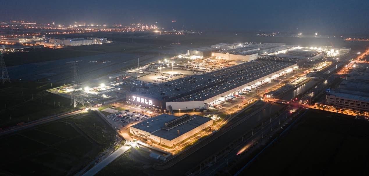 Tesla's Shanghai factory has resumed production and is planning to achieve full production within a single shift in four days.