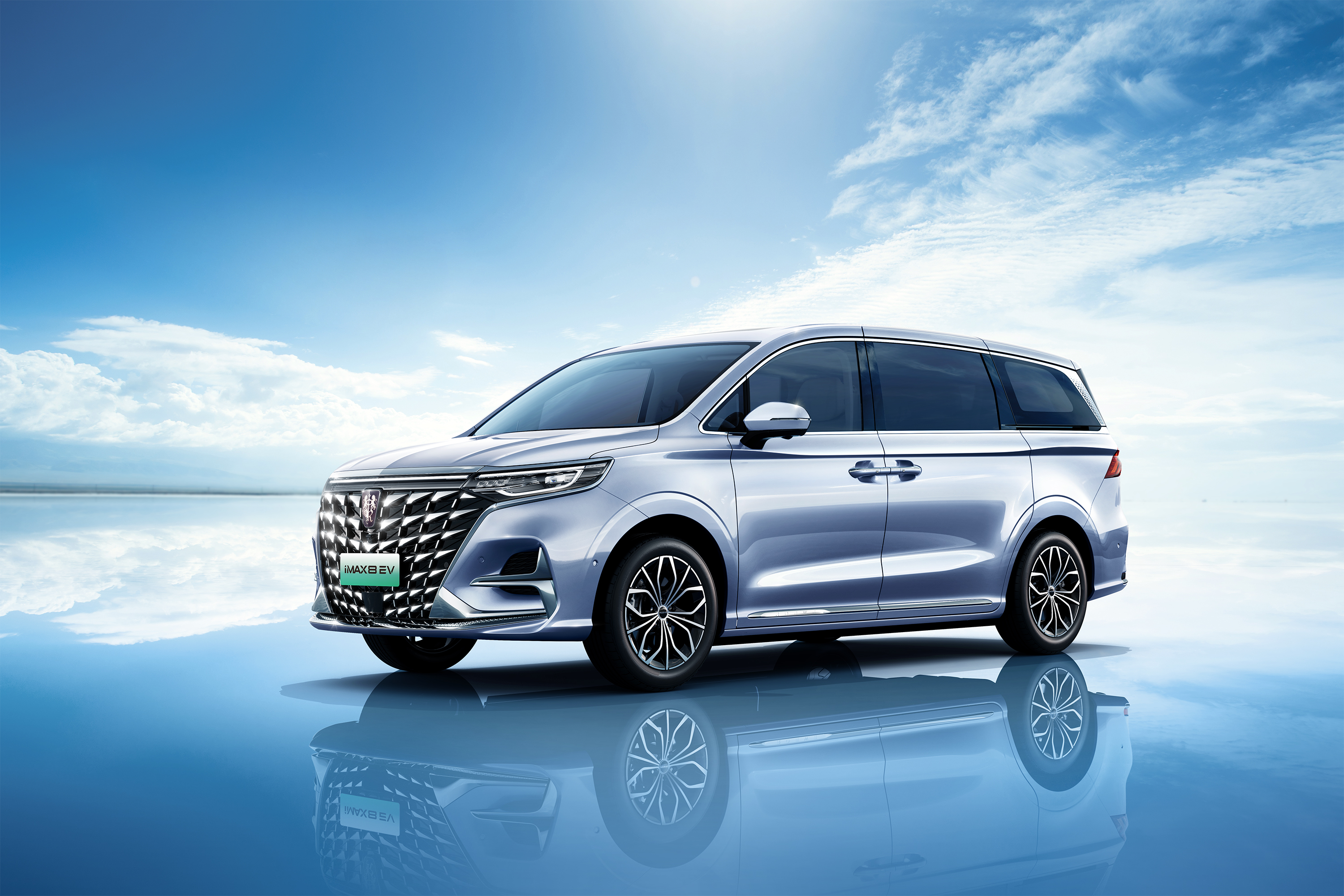27.98-32.98 million: Roewe pure electric MPV iMAX8 EV starts pre-sale.