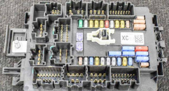 The Difficulties and Breakthroughs of Implementing Intelligent Electrical Architecture: Insights from the Differences between Volkswagen, Ford, and Tesla.