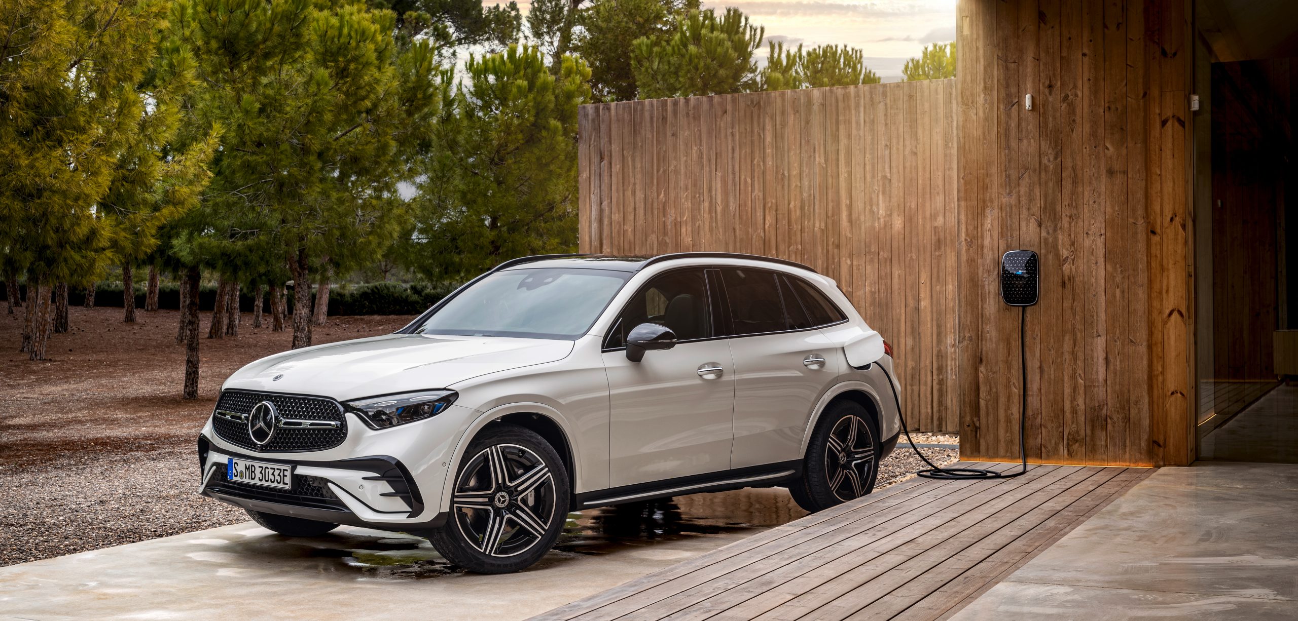 AEB 100 km/h emergency braking test vehicle is here, Mercedes-Benz new GLC unveiled.