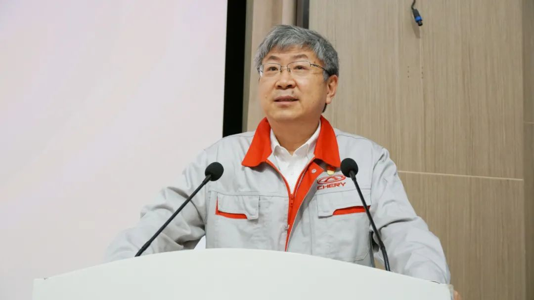 Yin Tongyue sends a message to 13,000 Chery youth.