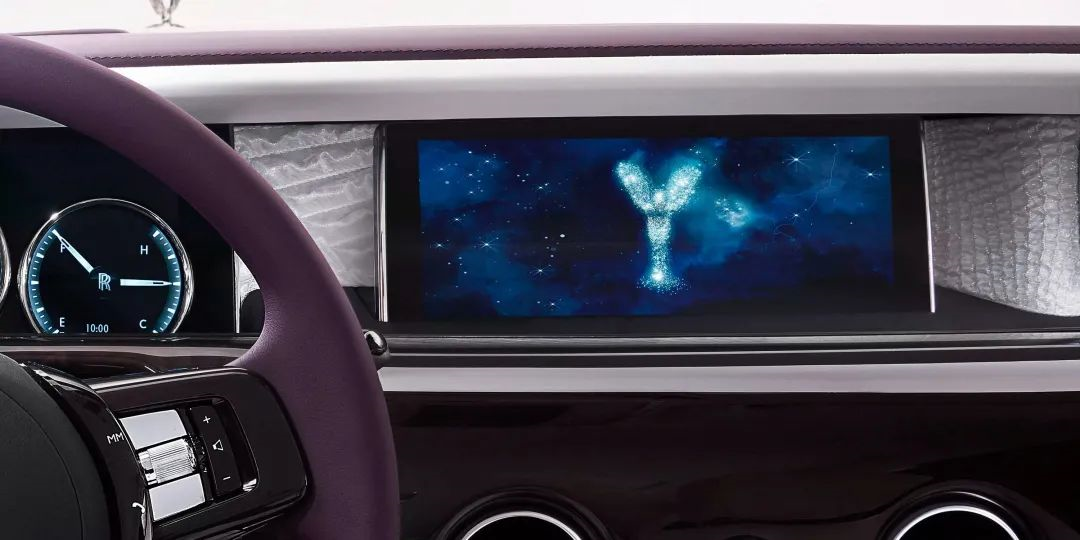 Who doesn't want more screens in their car these days?