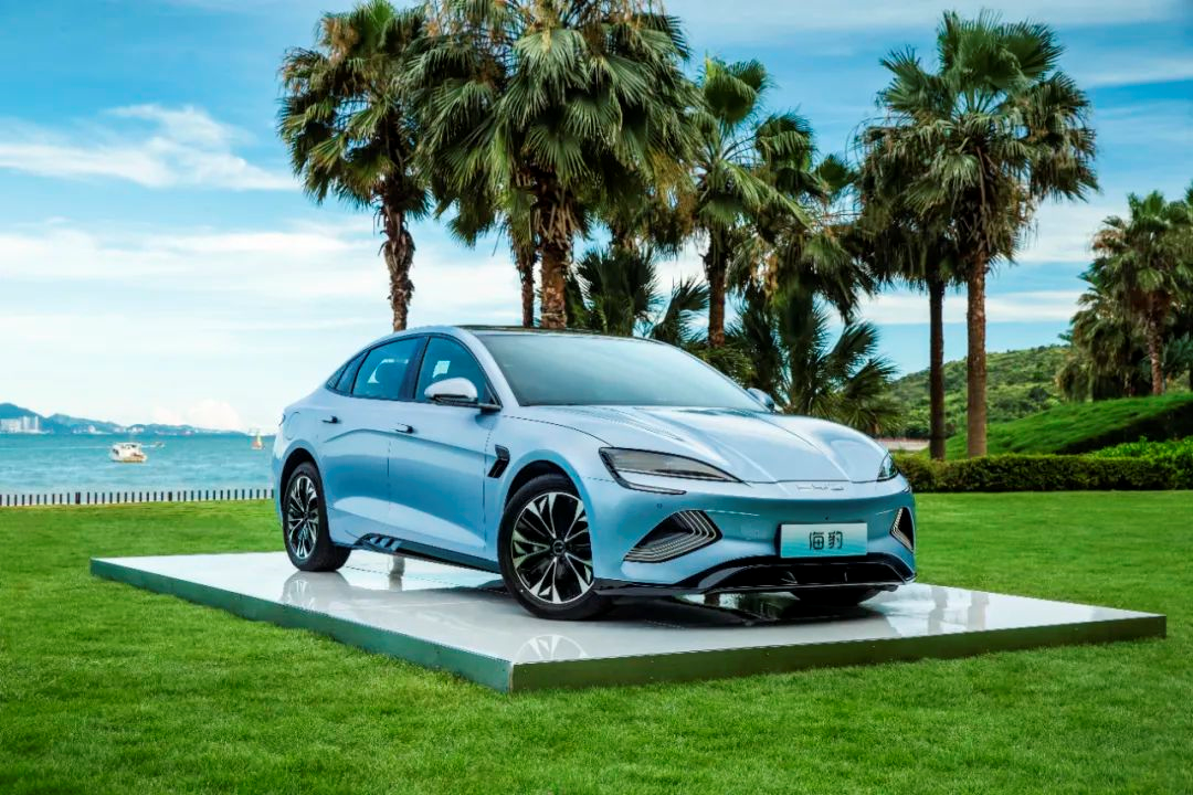 Starting at 209,800 RMB, with a range of 700km and accelerating from 0 to 100km/h in 3.8 seconds, is this the car that young people can't resist?