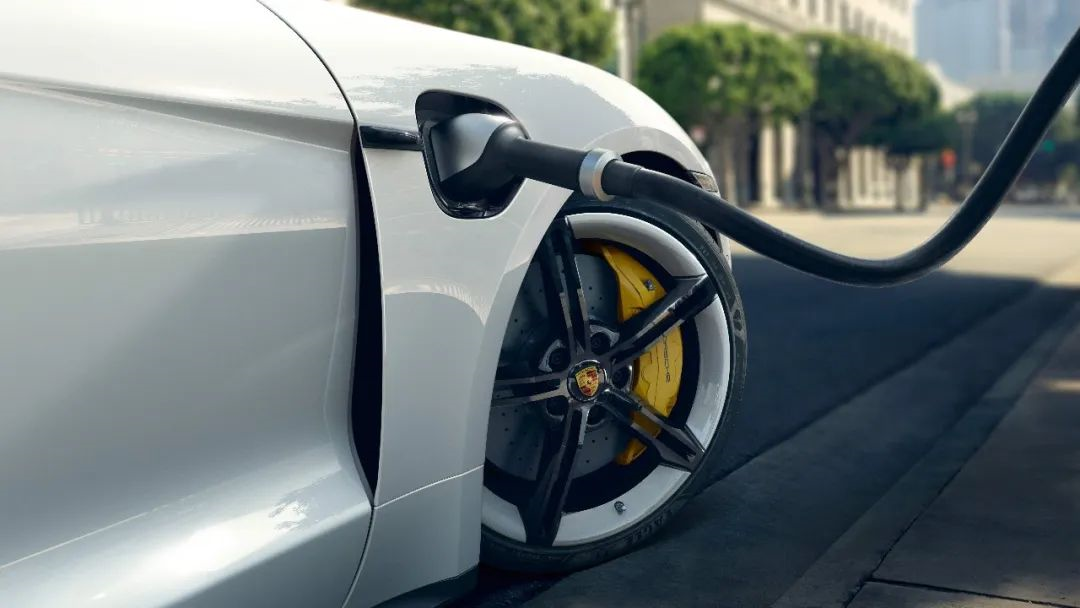 What are those car manufacturers who are "rolling" out 800V really rolling up?
