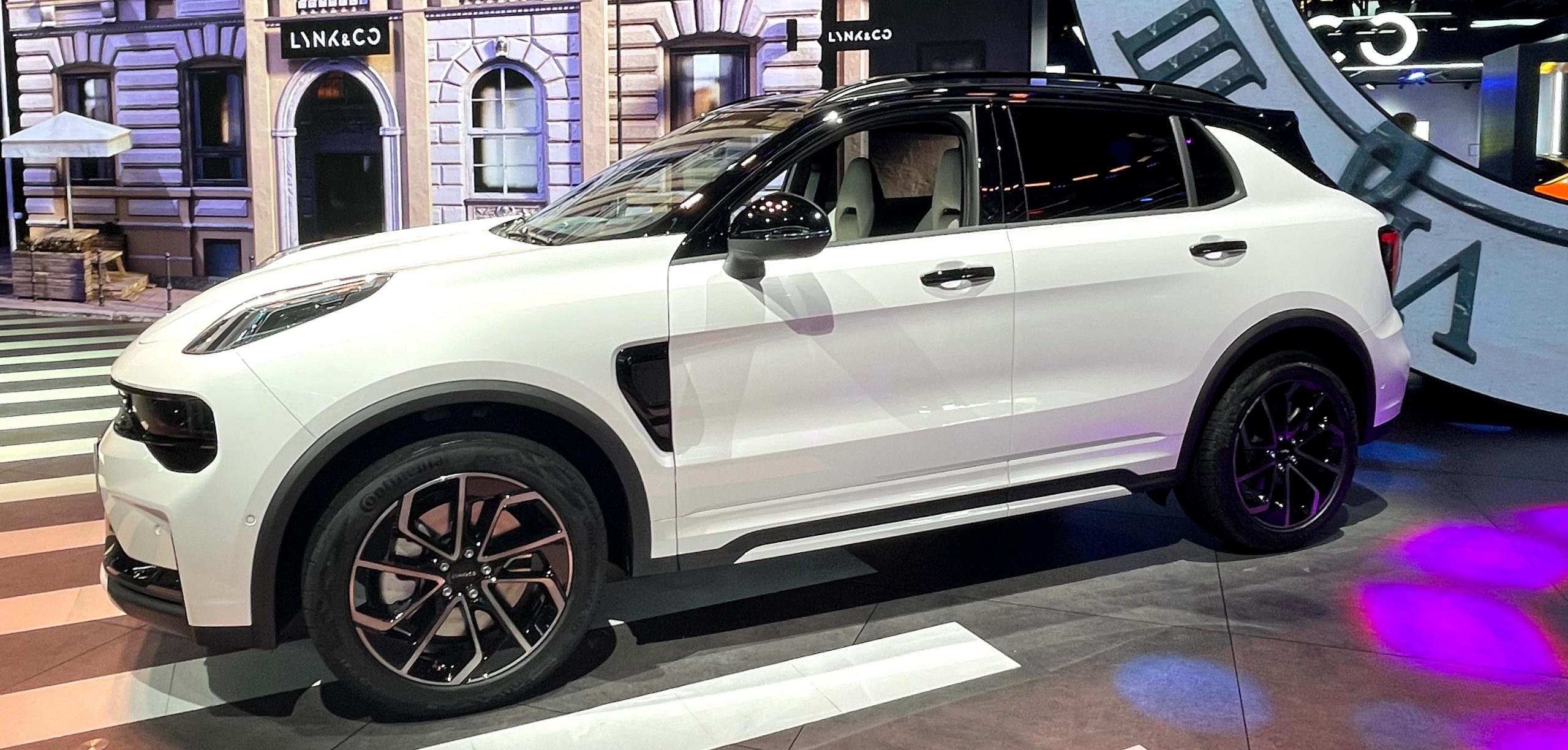 2022 Chengdu Auto Show new car launch: Lynk & Co 01 EM-P officially launched, priced at 199,800 to 227,800 yuan (with actual shooting pictures).