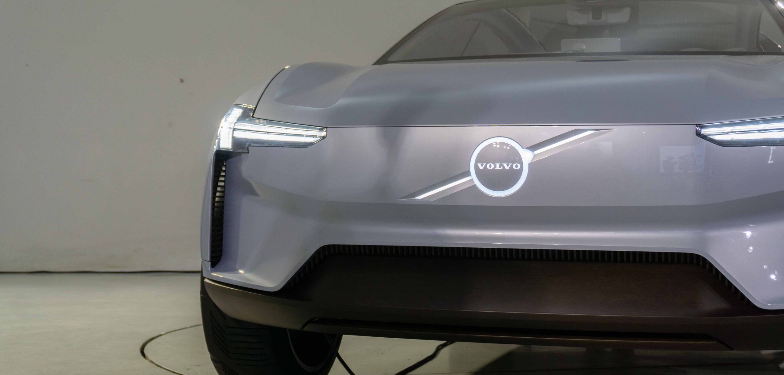 "CONCEPT RECHARGE" is Volvo's first step towards high-end pure electric vehicles.