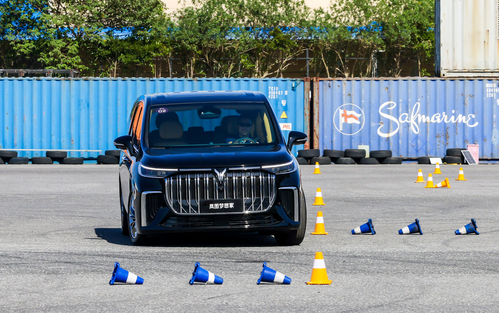 MPV known for handling? Dreamer test drive on the track.