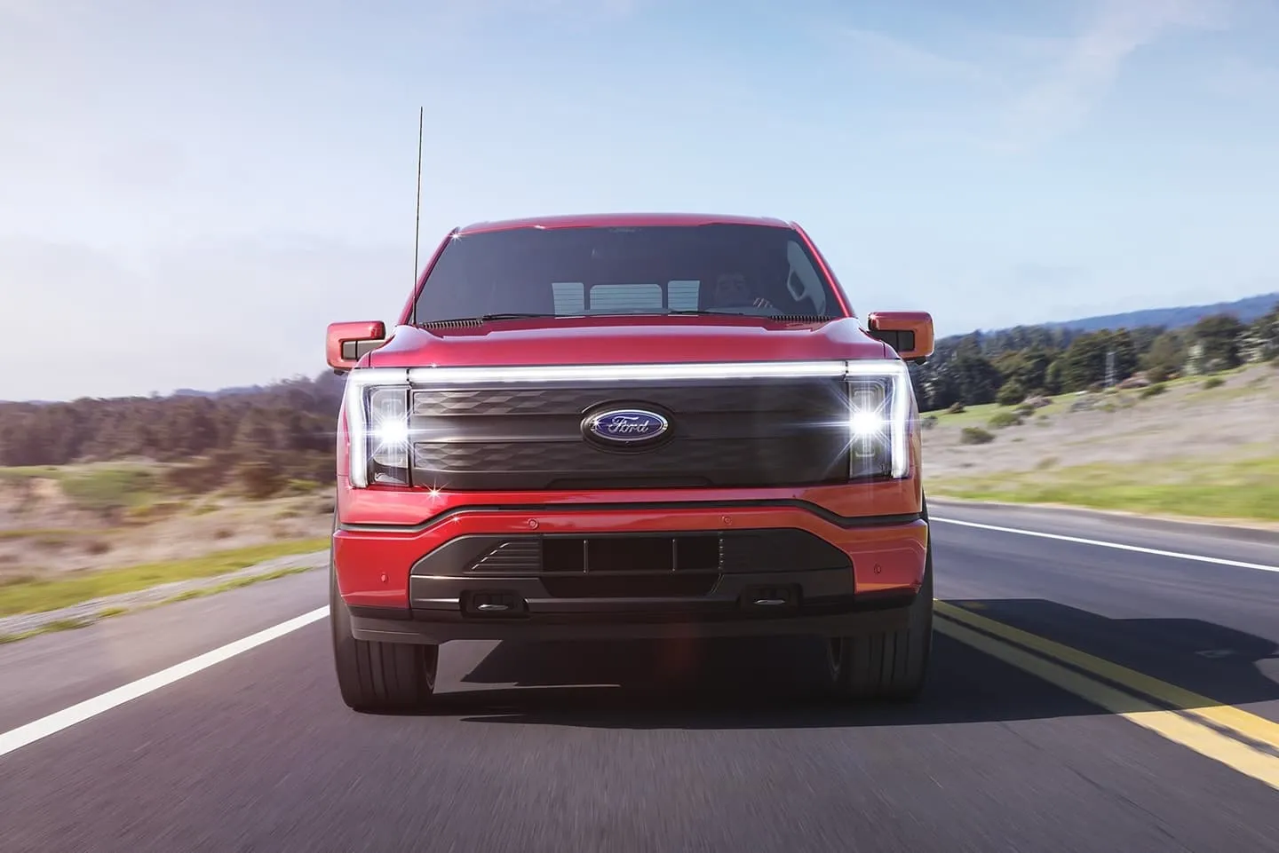 Ford F-150 Lightning Pro has increased its price by $5,000! It is expected to reach 600,000 sales volume next year?