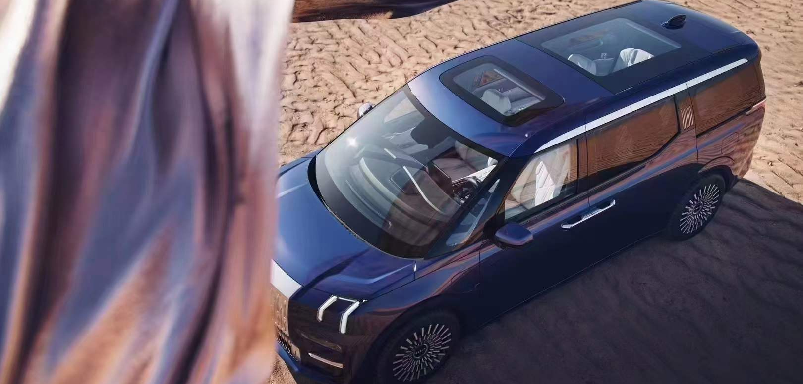 The interior image of Geely 009 is revealed and it will be launched on November 1st!