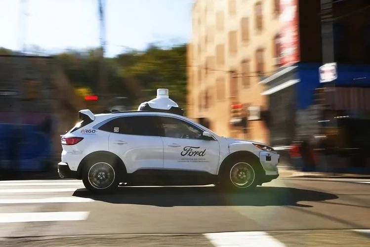 The collapse of a self-driving unicorn.