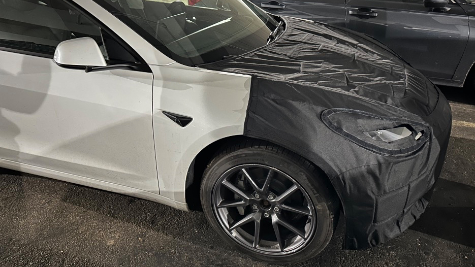 Spy photos of the mid-life facelift Tesla Model 3 road test have been exposed.