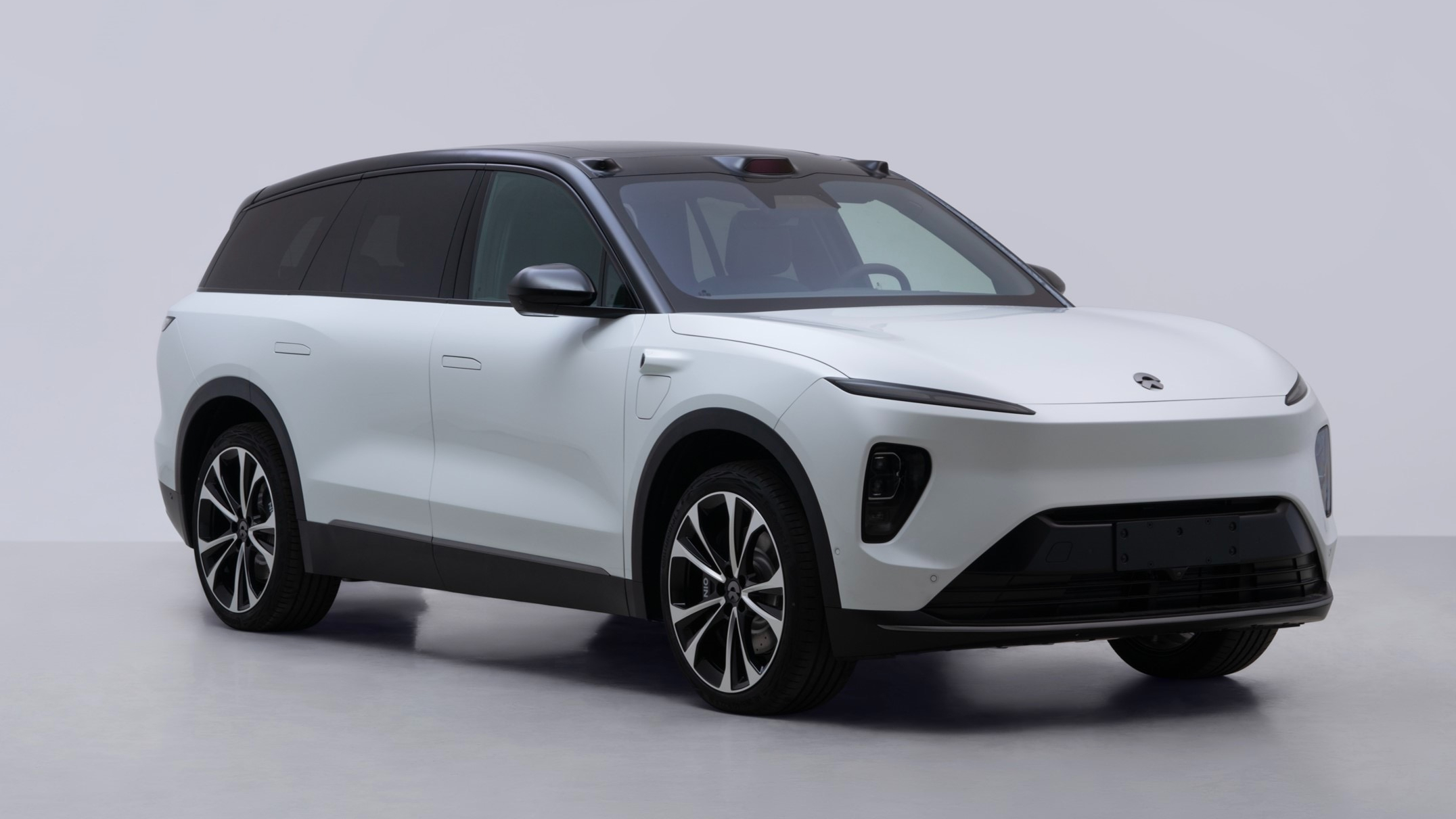 The new NIO ES8 has been officially unveiled, with an enlarged body and the adoption of the cutting-edge Zhong Chuang AFAIRE power battery.