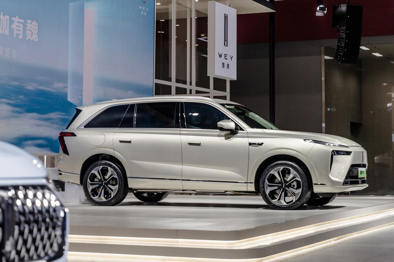 "Weimar's flagship 6-seater SUV, Blue Mountain DHT-PHEV, appeared at the Guangzhou Auto Show."
