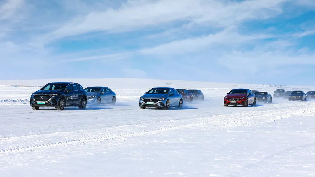 4186 horsepower! Drifting on the ice, crossing frozen meadows, AMG will give you all you want in one go.