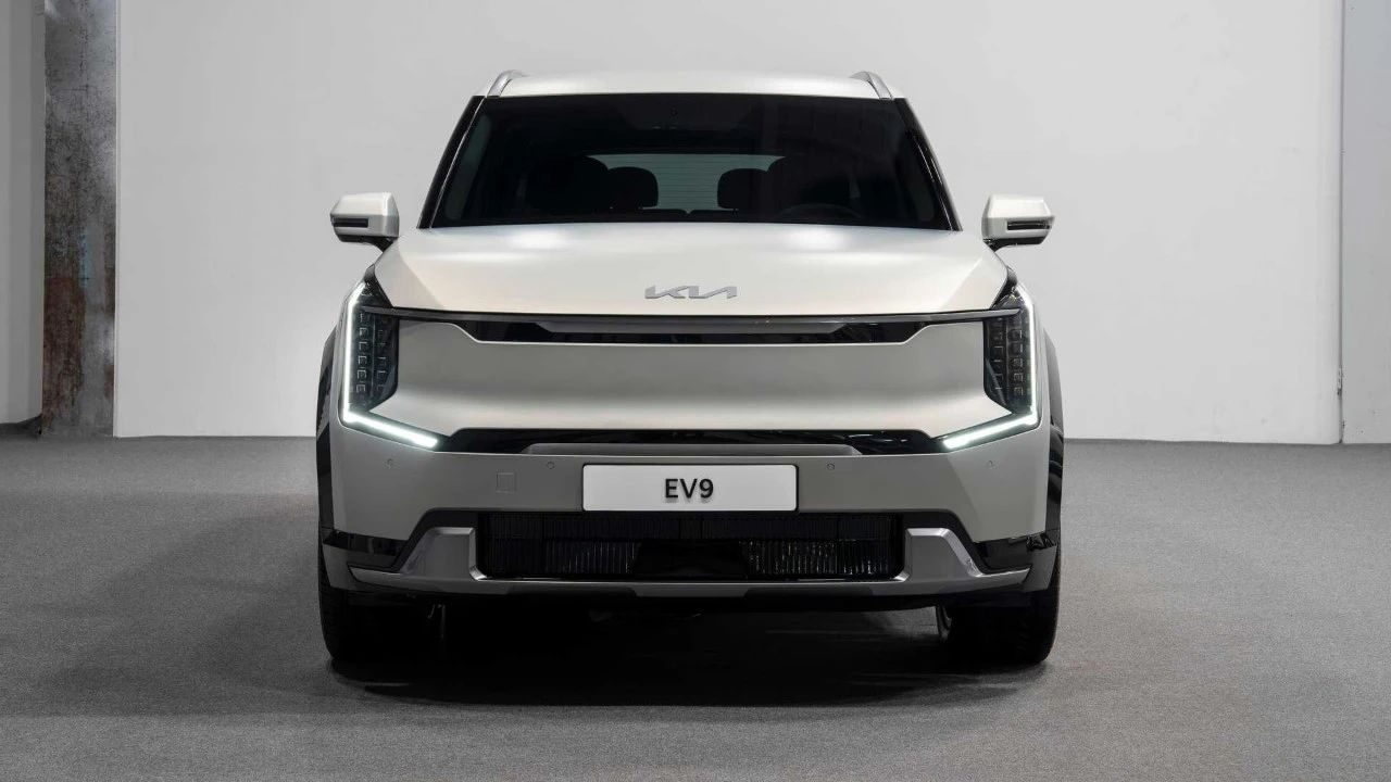 Kia unveils its pure electric SUV with a concept car style design, positioned to compete with the likes of the Ideal ONE.