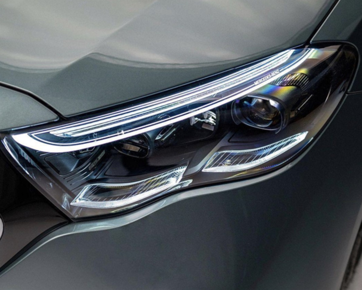 Mercedes-Benz Unveils Upgrades for New E-Class: Sleek Design, Ultra-Screen MBUX, and Interactive Lighting