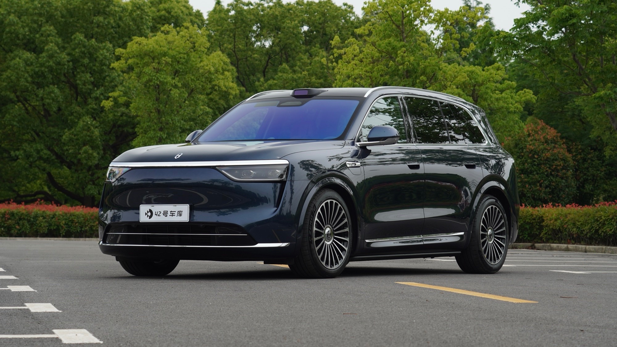 What Makes the AITO M8 a Family SUV Hero?