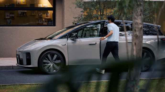 LI Auto i8 Launches: Is VLA the Future of Driving?
