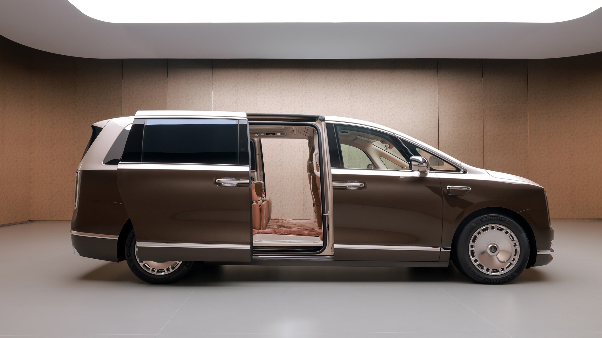 Will V800 and V680 Shake Up the Luxury MPV Market?