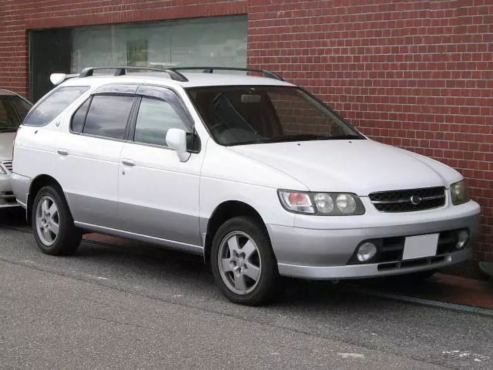 Nissan Altra （1997-2001）