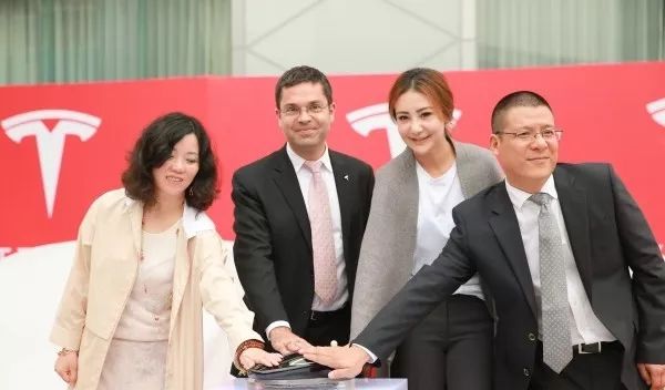 Jerome attended the unveiling of the Chengdu Supercharger Station in 2014 (second from left)