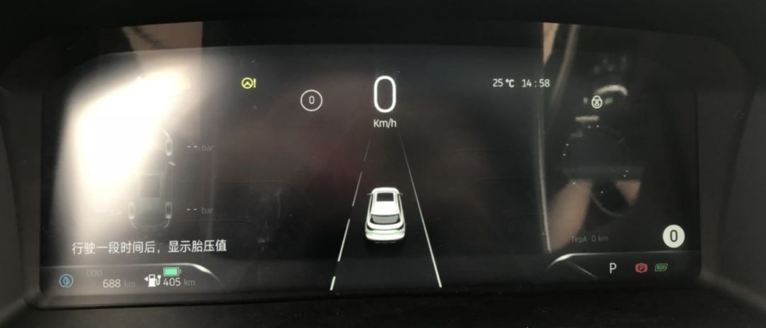 Odometer shows 688 km, displayed range (ECO+ without air conditioning) is 405 km