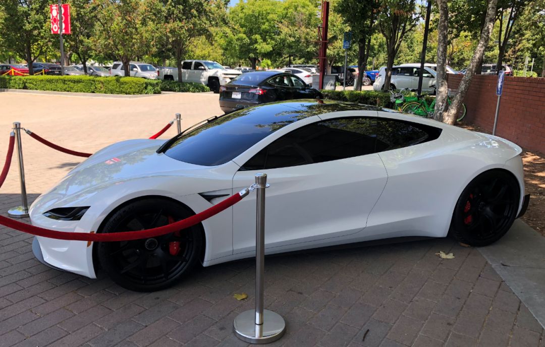 White Roadster debut